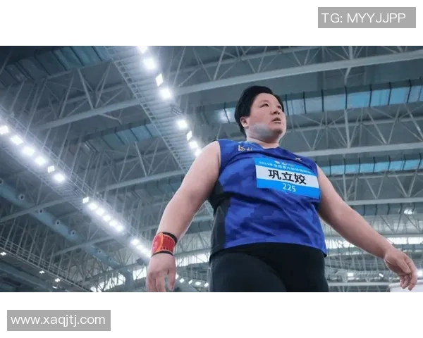 小眼睛大梦想她是足球场上的闪耀明星女孩